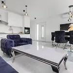 L&a Luxury Villa *